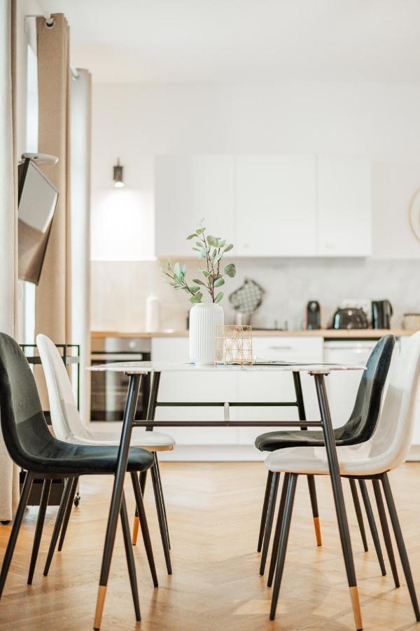 The 15'S Apartments Wina Bagian luar foto