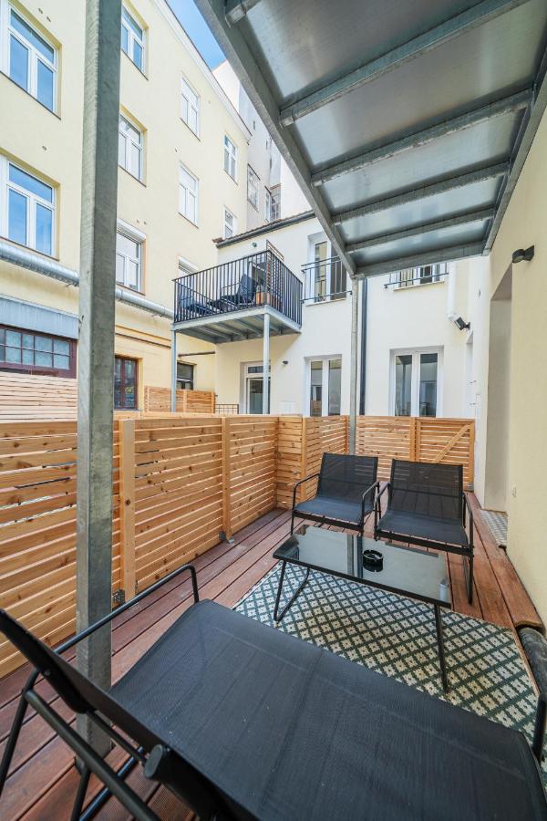 The 15'S Apartments Wina Bagian luar foto