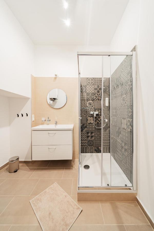 The 15'S Apartments Wina Bagian luar foto