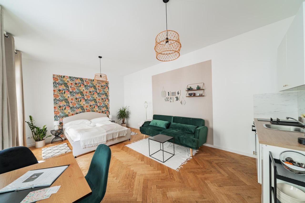 The 15'S Apartments Wina Bagian luar foto