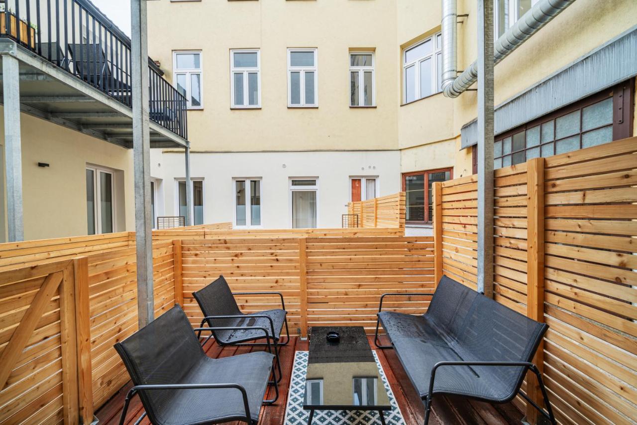 The 15'S Apartments Wina Bagian luar foto
